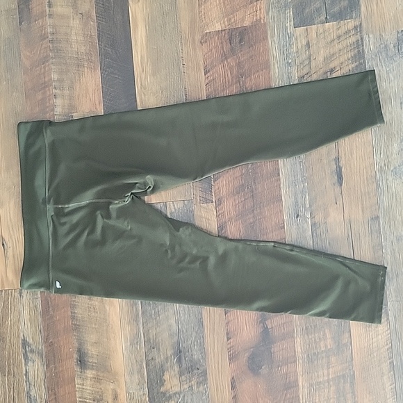 Fabletics Green Mid-rise Cropped Leggings size L - Picture 5 of 5